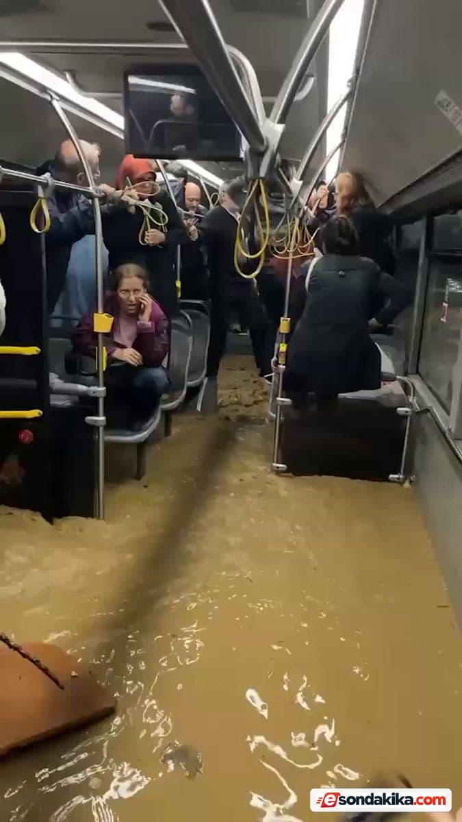 Sarıyer’de sel nedeniyle otobüste mahsur kaldılar