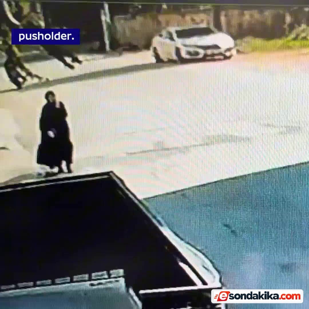 Bursa’da yolda yürüyen kadının telefonu çalındı
