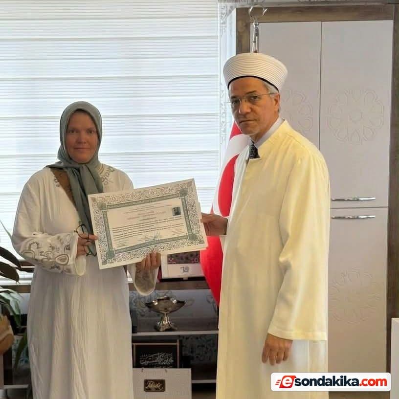 German tourist Rabea Kanacke becomes Muslim in Antalya