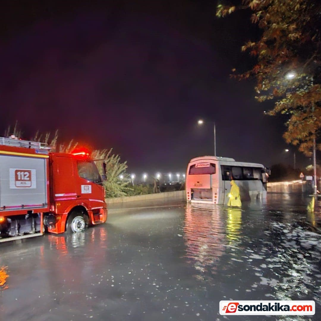 Bilecik’te su birikintisinde mahsur kalan servis yolcuları kurtarıldı