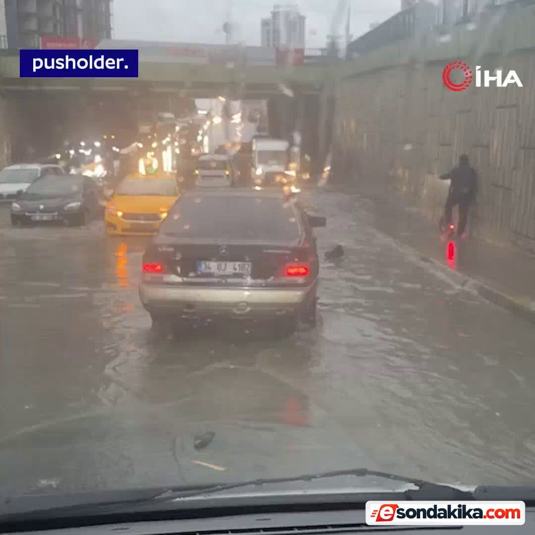 İstanbul’da yağış sonrası alt geçidi su bastı, araçlar mahsur kaldı