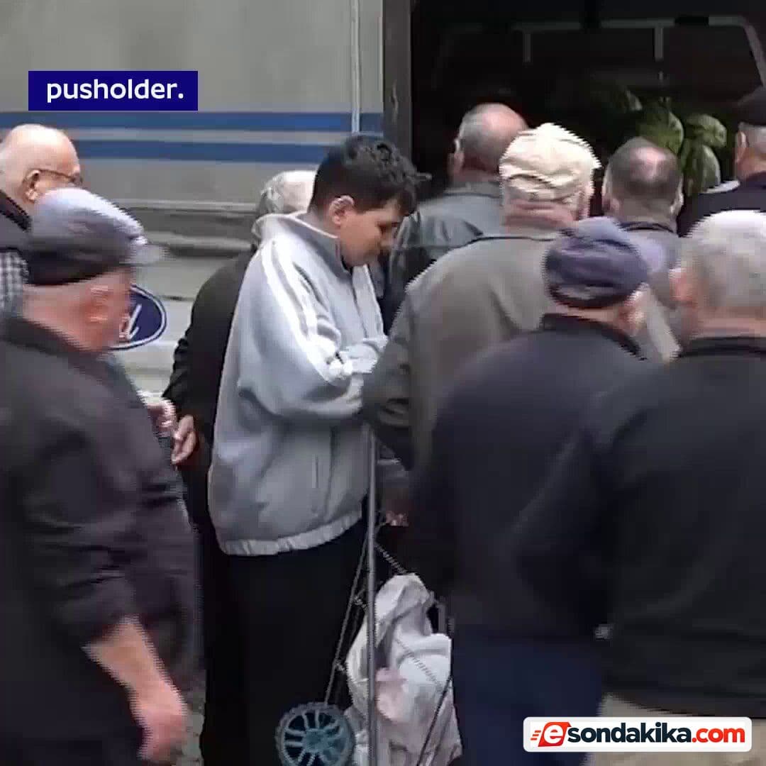 Amasya’da pazarcı sezonun son karpuzlarını ücretsiz dağıttı