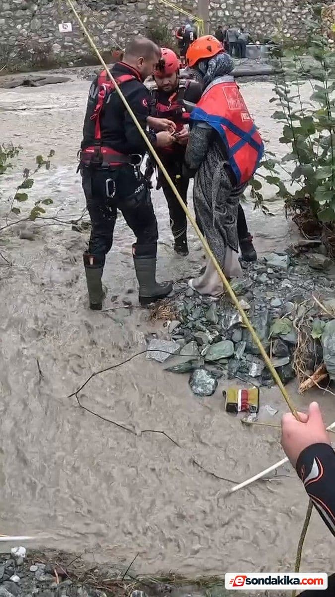 Helmet cameras record rescue of people stranded after heavy rain in Sapanca