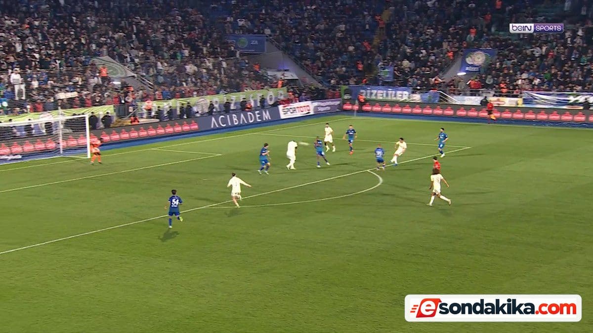 İrfan Can Kahveci, ceza sahası dışından en çok gol atan oyuncu oldu